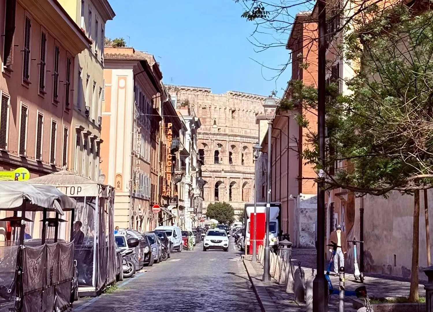Suite With Private Courtyard - Colosseum & Forum Rome Apartment