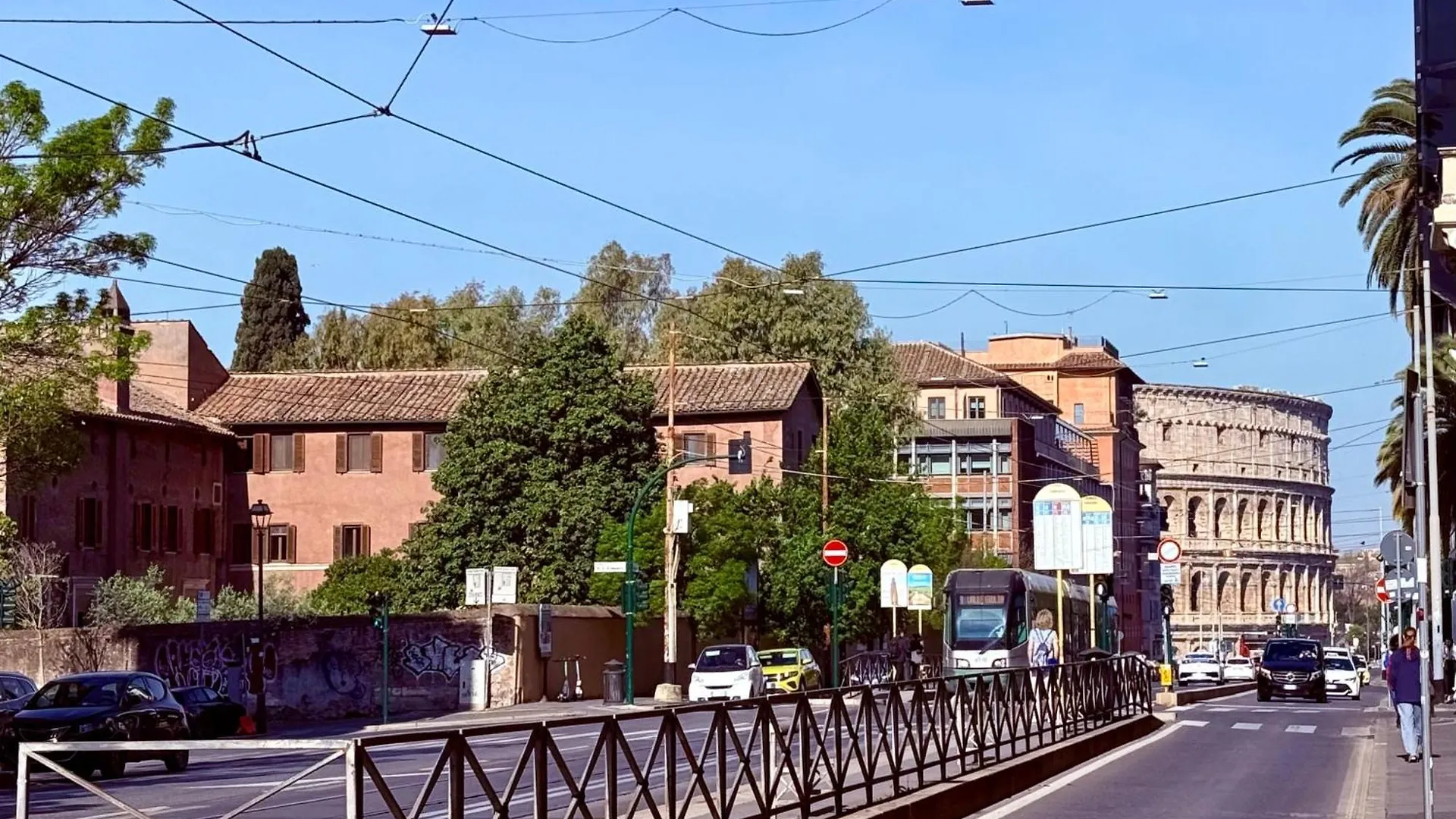 Apartment Suite With Private Courtyard - Colosseum & Forum Rome